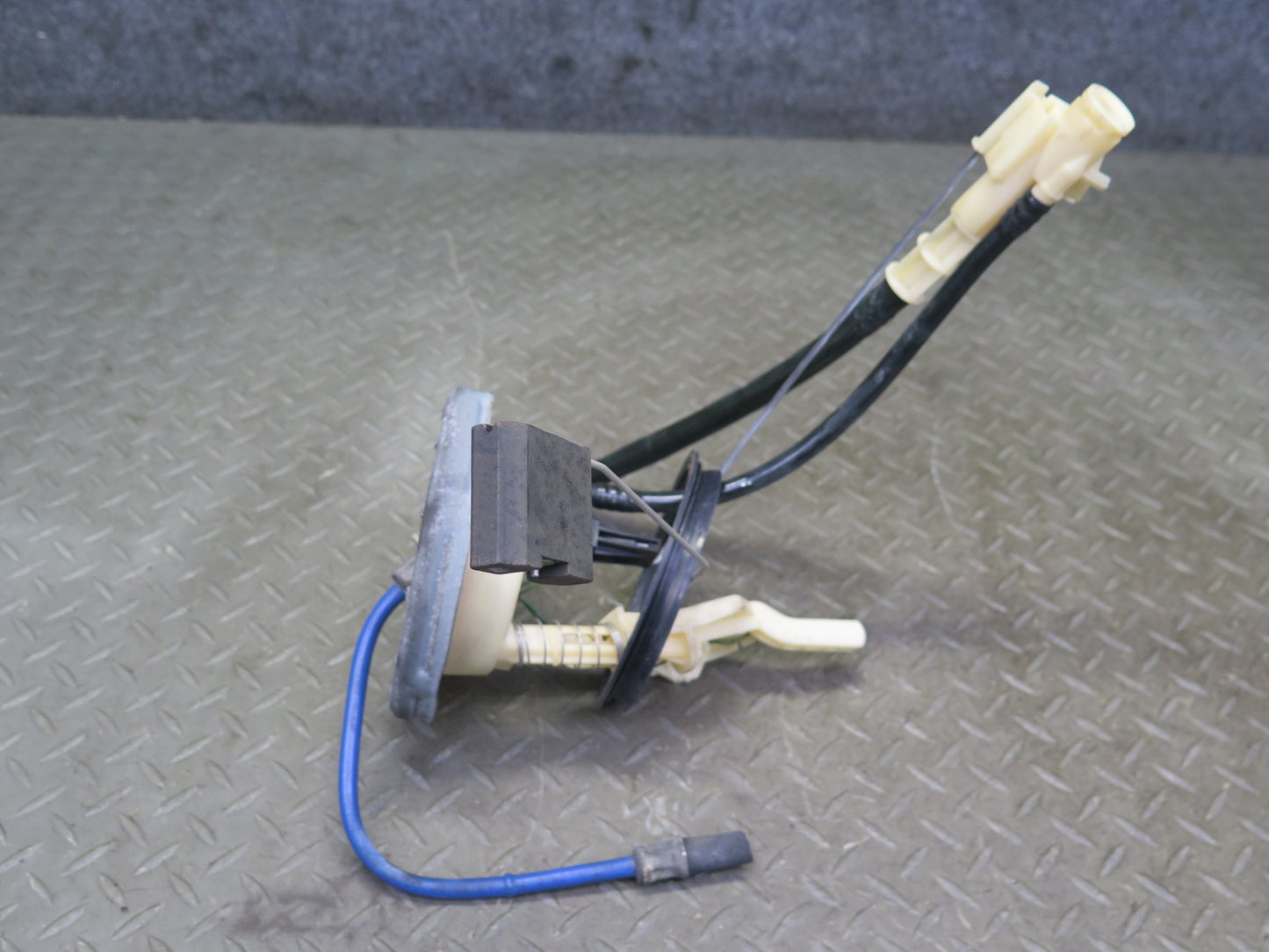 01-06 BMW E46 330ci 3.0L M54 Fuel Pump Level Sensor Sending Unit Set 77K OEM