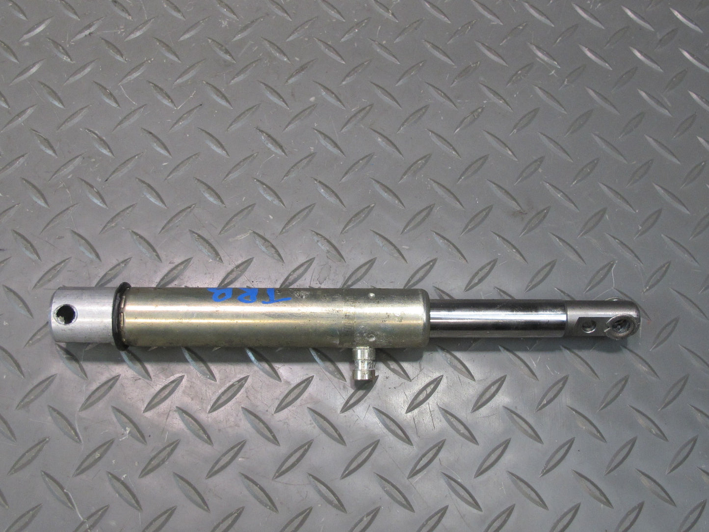 01-06 BMW E46 330ci Convertible Set of 2 TOP Roof Hydraulic Cylinder OEM