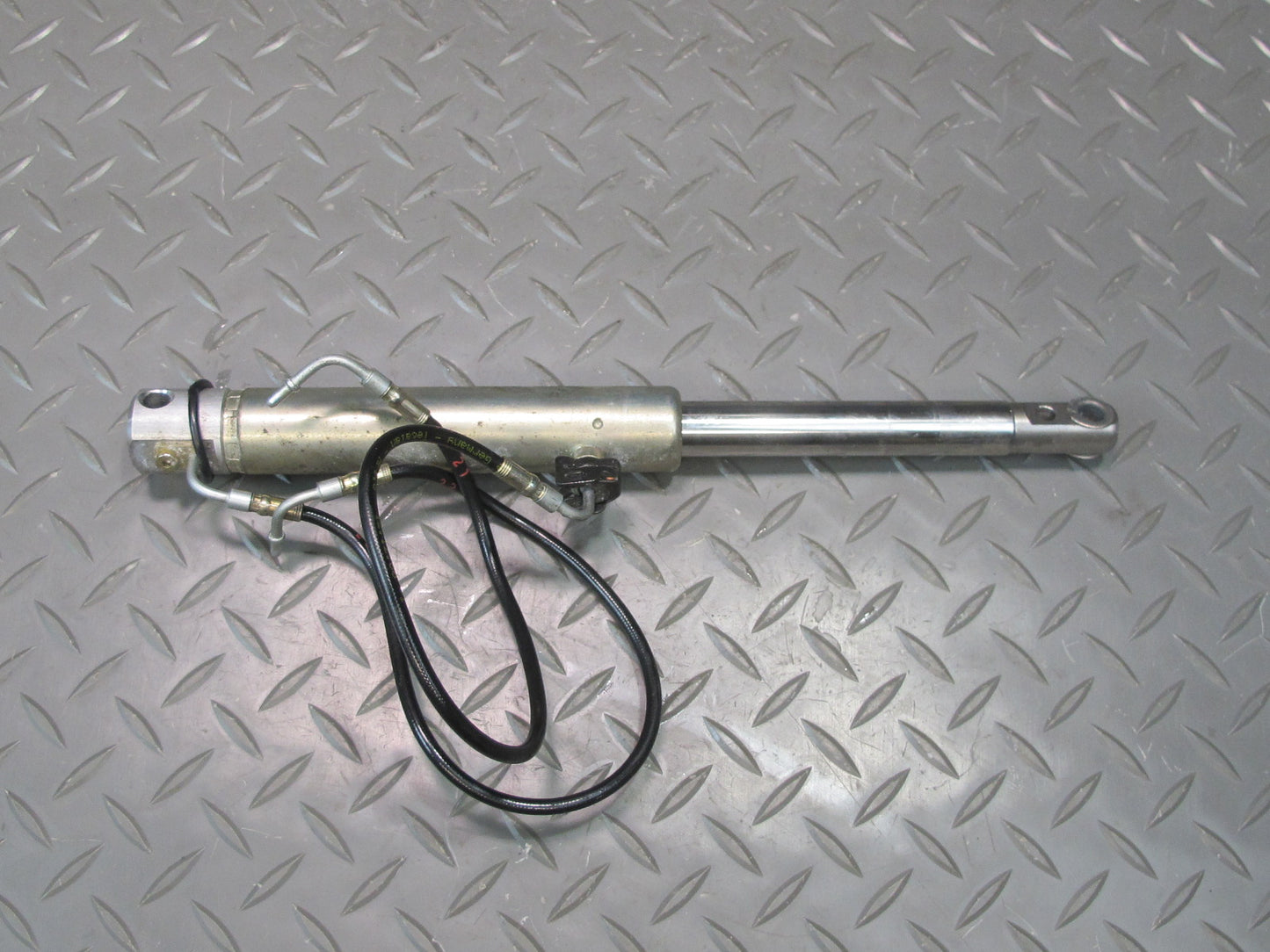 01-06 BMW E46 330ci Convertible Set of 2 TOP Roof Hydraulic Cylinder OEM