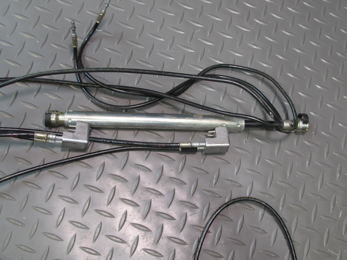 01-06 BMW E46 330ci Convert Set of 2 TOP Roof Tensioner Hydraulic Cylinder OEM