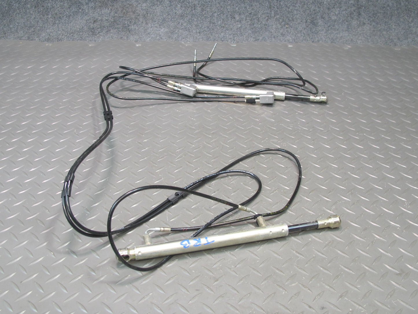 01-06 BMW E46 330ci Convert Set of 2 TOP Roof Tensioner Hydraulic Cylinder OEM