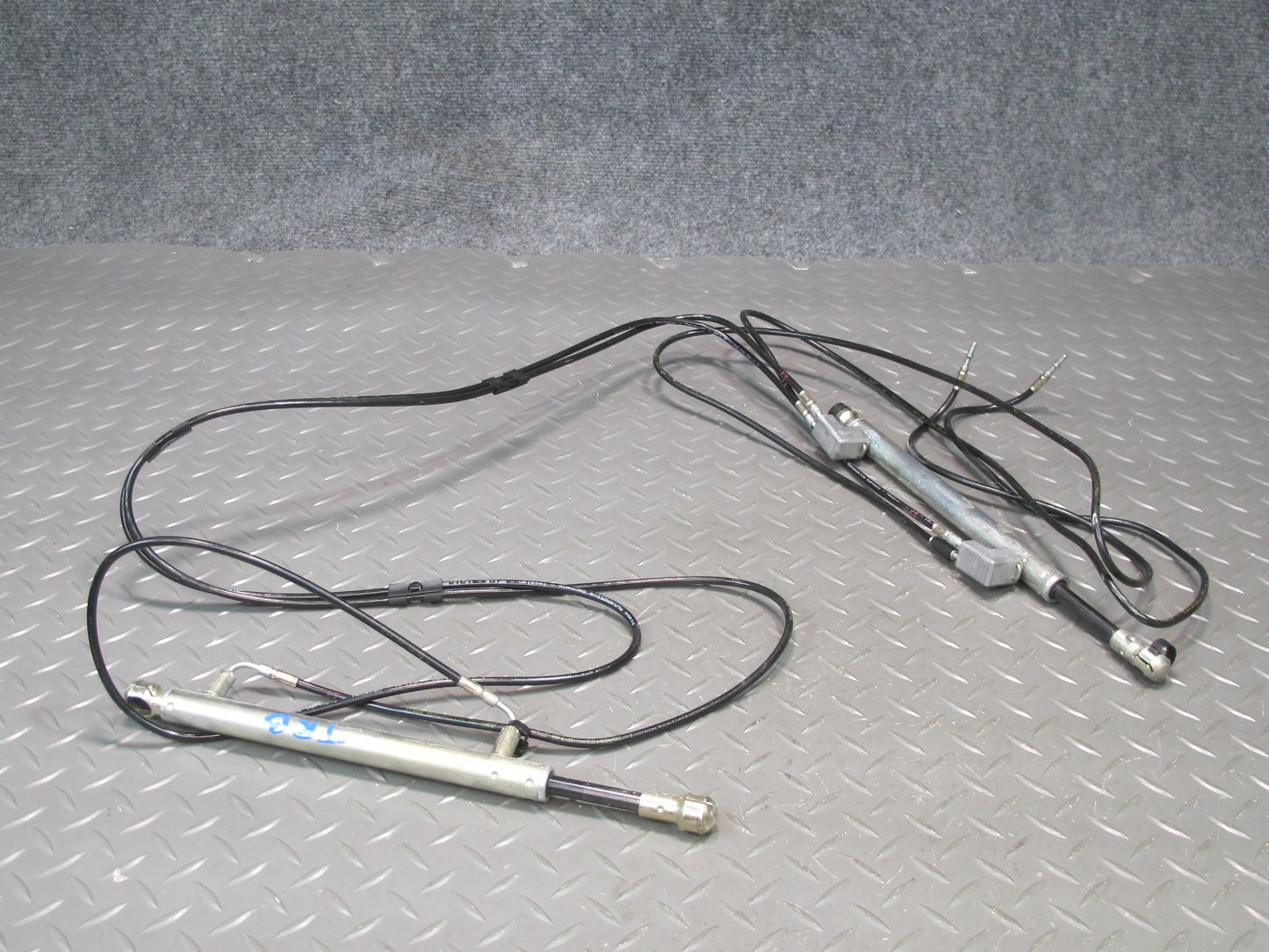 01-06 BMW E46 330ci Convert Set of 2 TOP Roof Tensioner Hydraulic Cylinder OEM