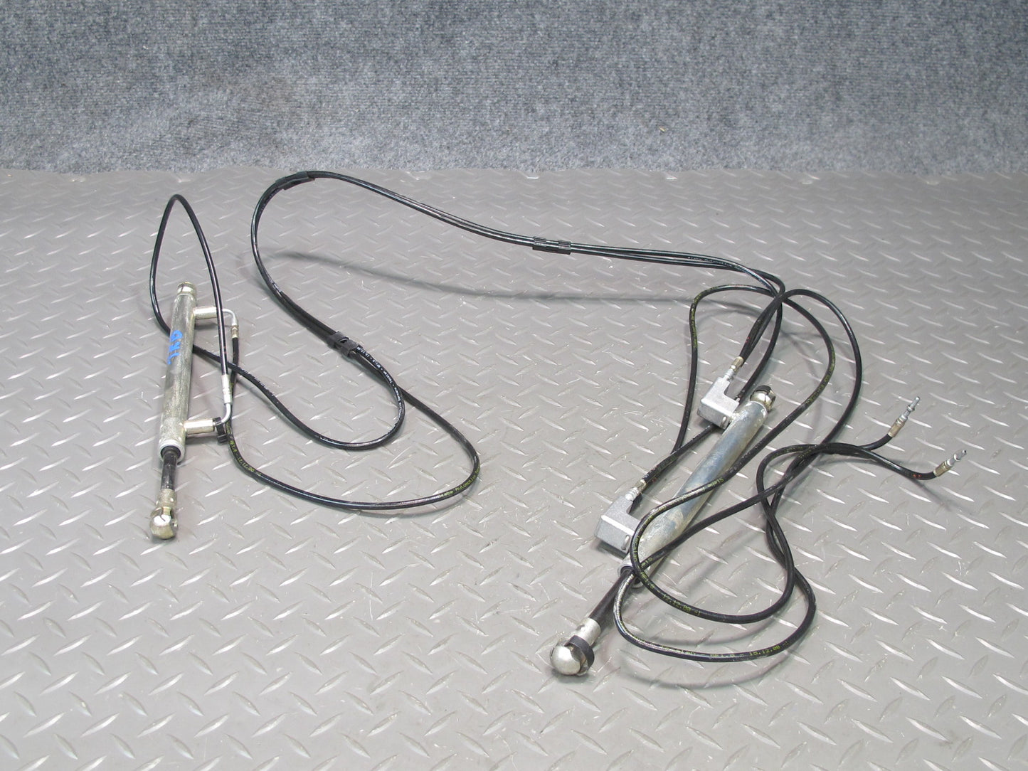 01-06 BMW E46 330ci Convert Set of 2 TOP Roof Tensioner Hydraulic Cylinder OEM