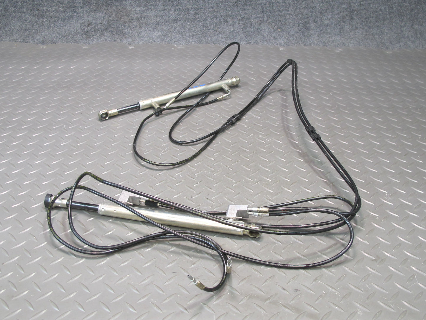 01-06 BMW E46 330ci Convert Set of 2 TOP Roof Tensioner Hydraulic Cylinder OEM