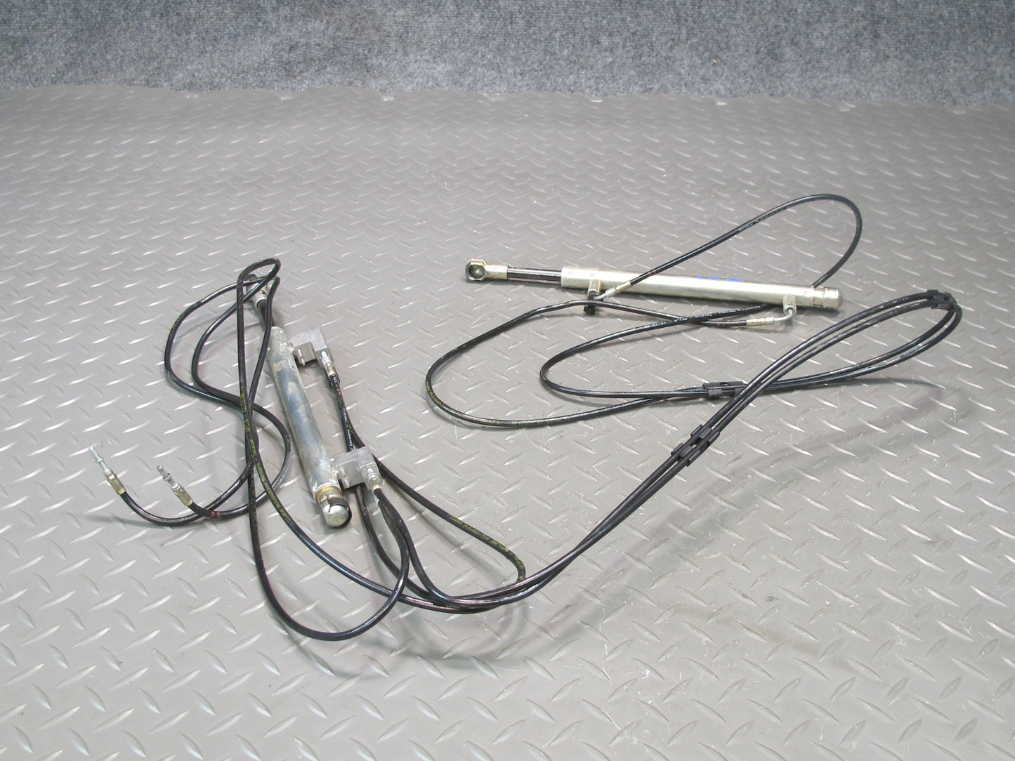 01-06 BMW E46 330ci Convert Set of 2 TOP Roof Tensioner Hydraulic Cylinder OEM