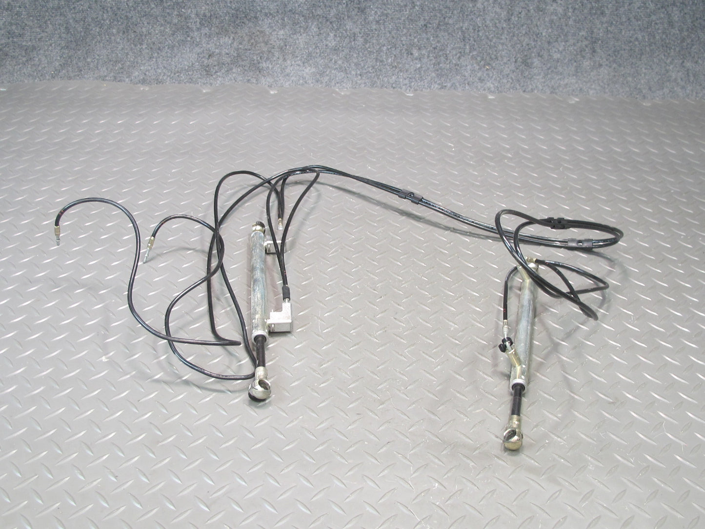 01-06 BMW E46 330ci Convert Set of 2 TOP Roof Tensioner Hydraulic Cylinder OEM