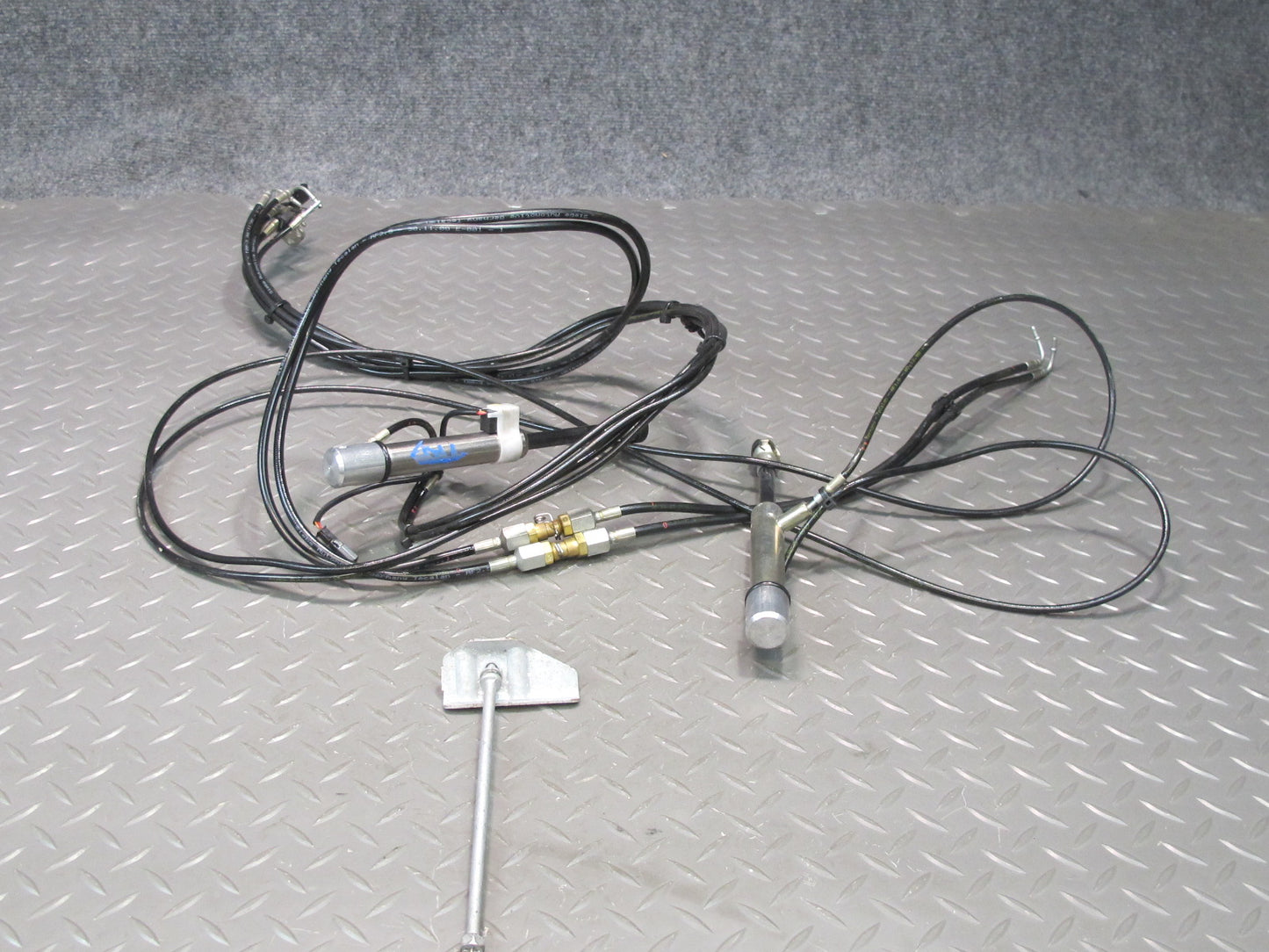 01-06 BMW E46 330ci Convertible Set of 2 TOP Roof Hydraulic Cylinder w Hose OEM