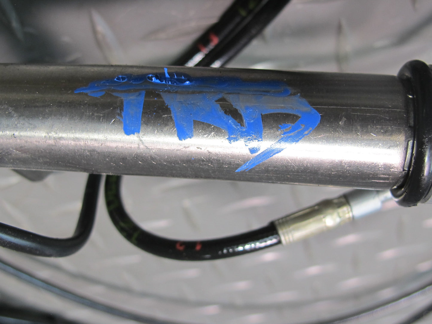 01-06 BMW E46 330ci Convertible Set of 2 TOP Roof Hydraulic Cylinder w Hose OEM