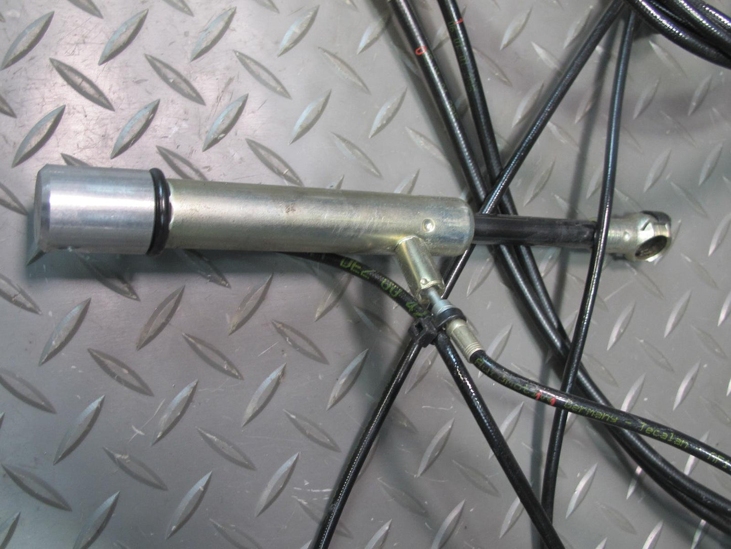 01-06 BMW E46 330ci Convertible Set of 2 TOP Roof Hydraulic Cylinder w Hose OEM