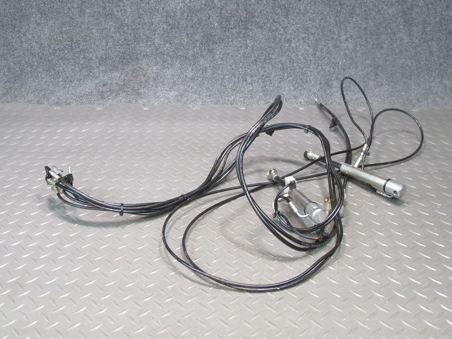 01-06 BMW E46 330ci Convertible Set of 2 TOP Roof Hydraulic Cylinder w Hose OEM