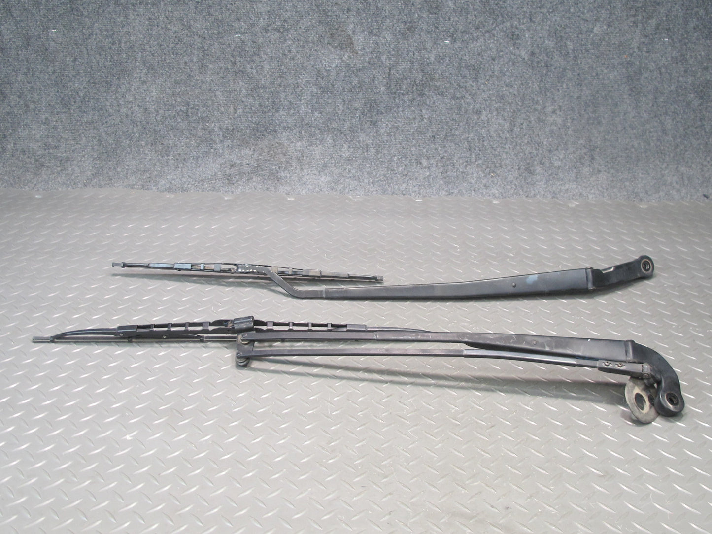 95-00 Lexus UCF20L LS400 Set of 2 Front Left & Right Windshield Wiper Arm OEM