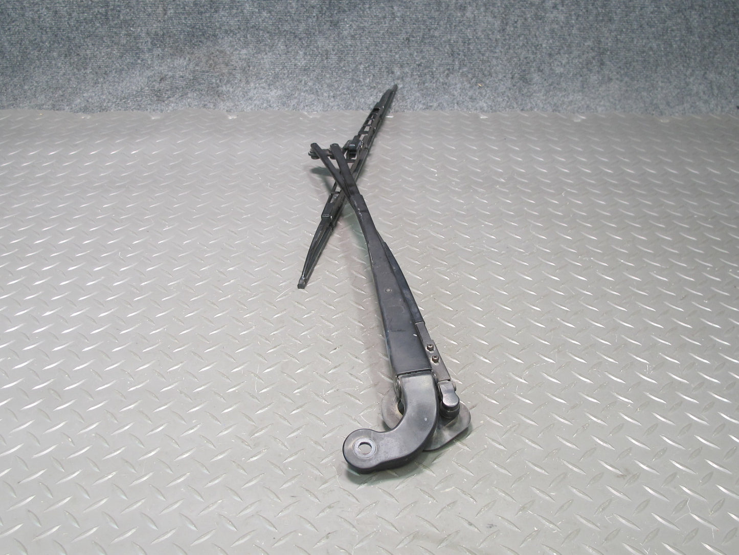 95-00 Lexus UCF20L LS400 Set of 2 Front Left & Right Windshield Wiper Arm OEM