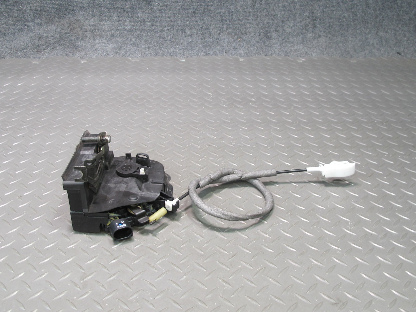 01-06 BMW E46 330CI Convertible Coupe Right Door Lock Latch Actuator OEM