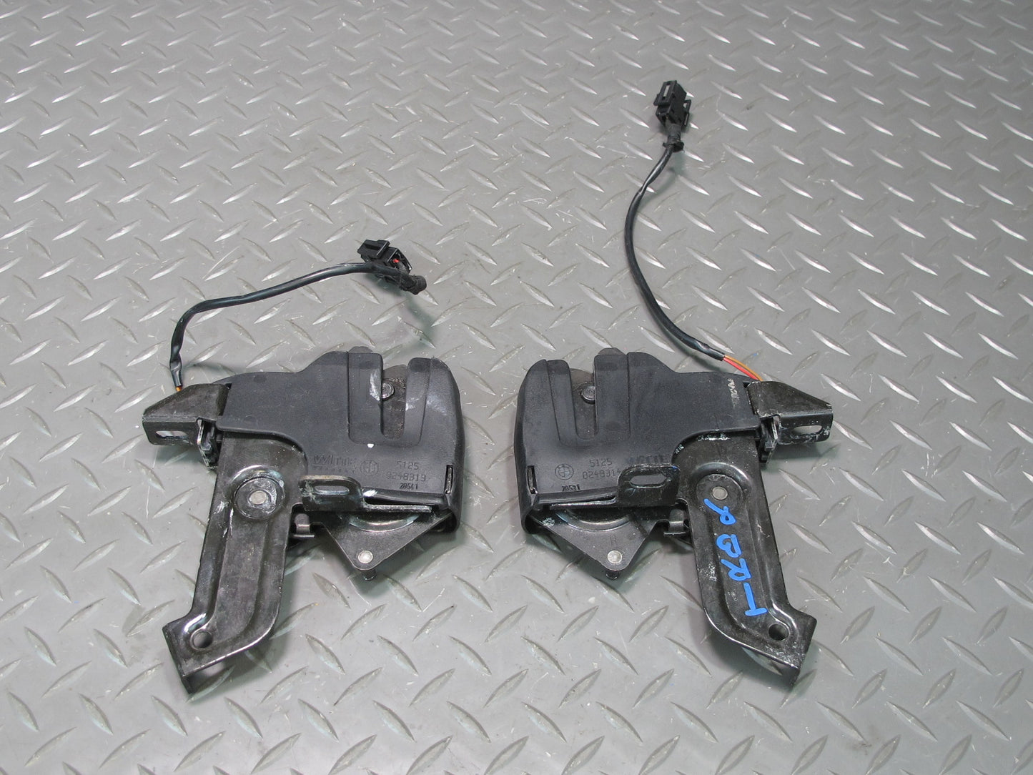 01-06 BMW E46 330ci Convertible Set of 2 Rear Folding TOP Roof Lock Latch OEM