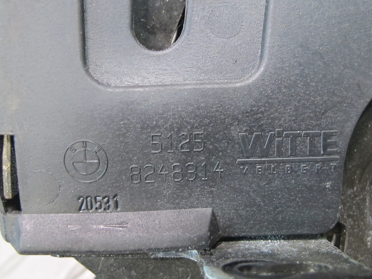 01-06 BMW E46 330ci Convertible Set of 2 Rear Folding TOP Roof Lock Latch OEM