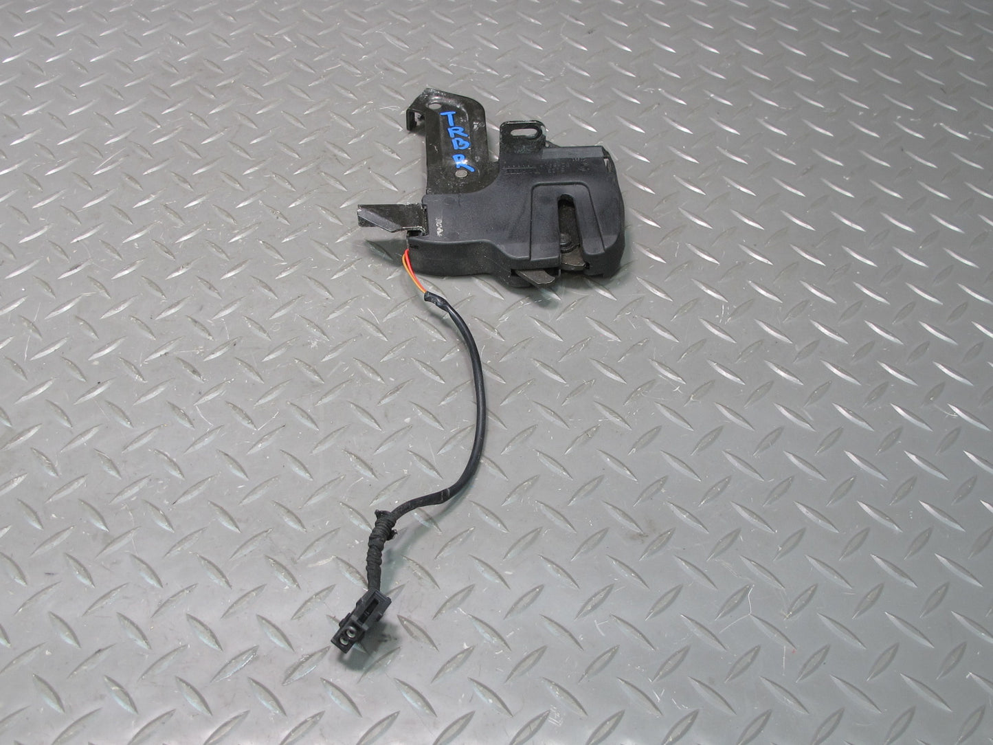 01-06 BMW E46 330ci Convertible Set of 2 Rear Folding TOP Roof Lock Latch OEM