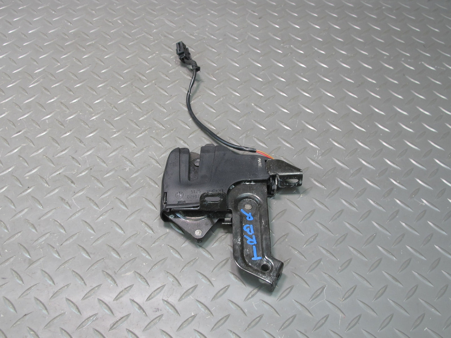 01-06 BMW E46 330ci Convertible Set of 2 Rear Folding TOP Roof Lock Latch OEM