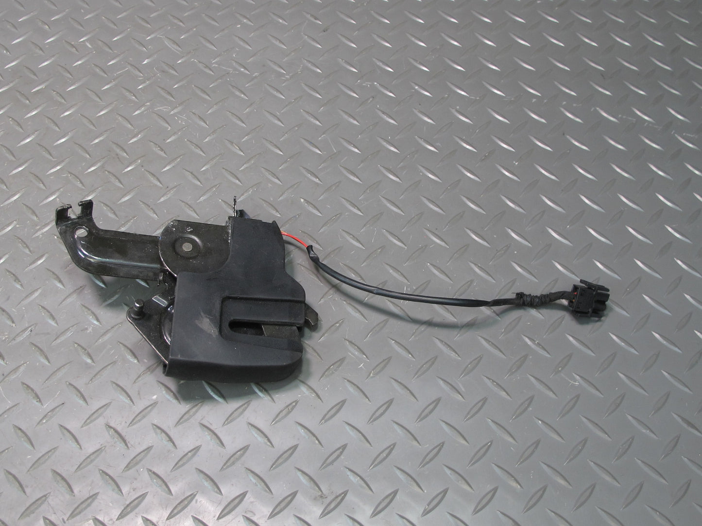 01-06 BMW E46 330ci Convertible Set of 2 Rear Folding TOP Roof Lock Latch OEM