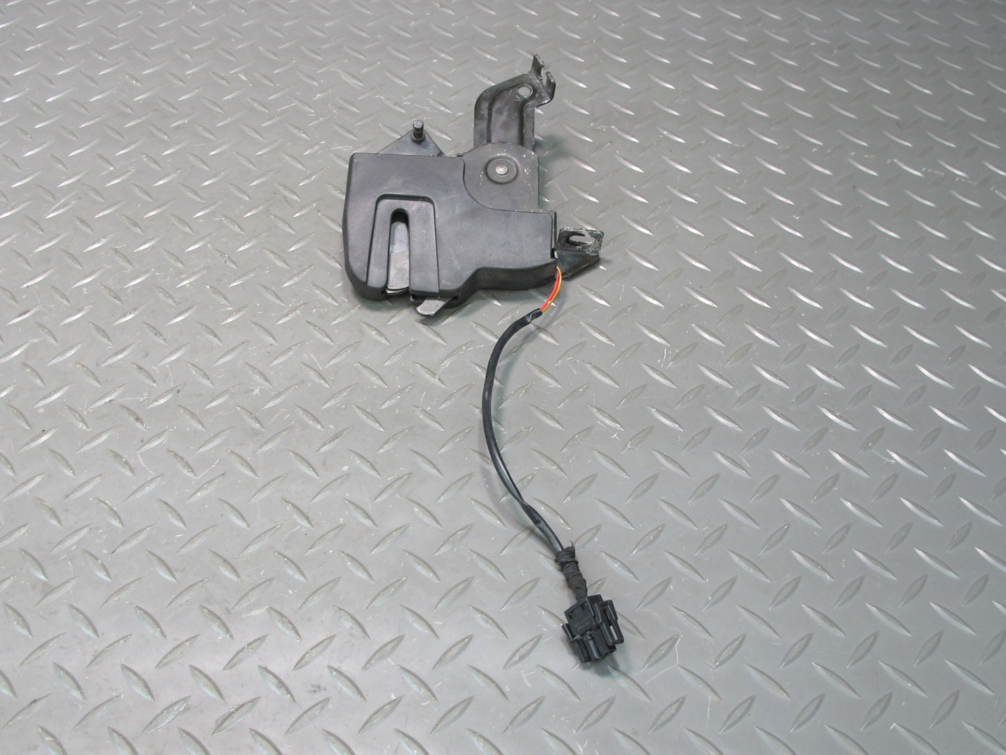 01-06 BMW E46 330ci Convertible Set of 2 Rear Folding TOP Roof Lock Latch OEM