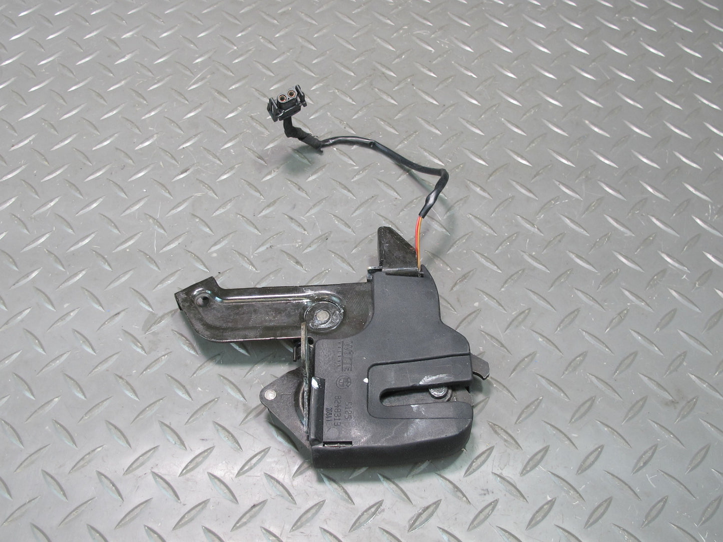 01-06 BMW E46 330ci Convertible Set of 2 Rear Folding TOP Roof Lock Latch OEM