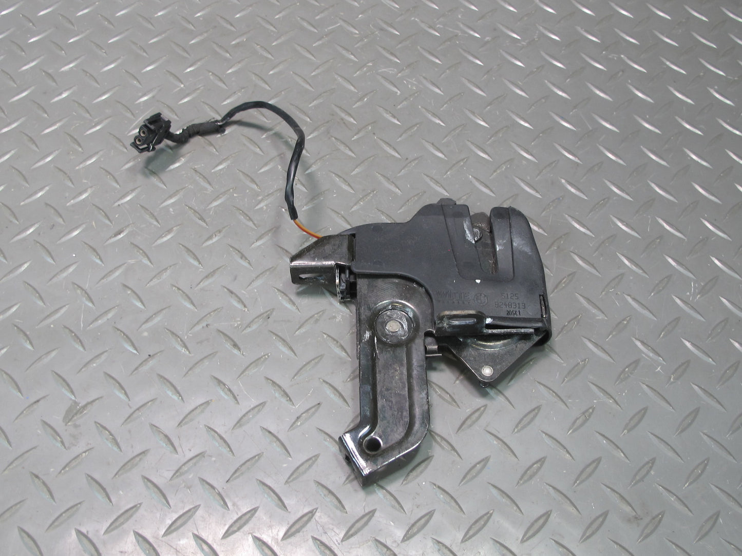 01-06 BMW E46 330ci Convertible Set of 2 Rear Folding TOP Roof Lock Latch OEM