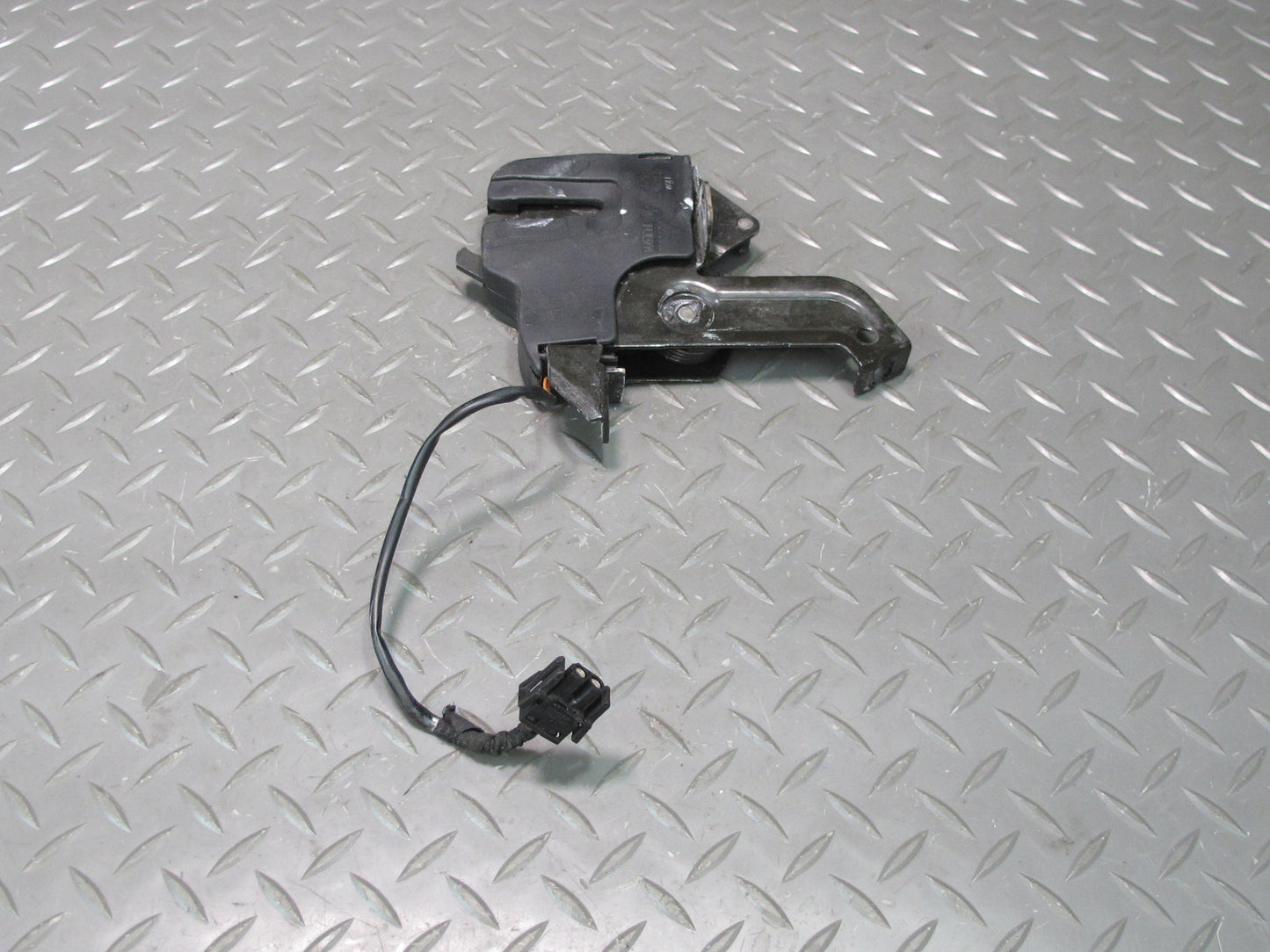 01-06 BMW E46 330ci Convertible Set of 2 Rear Folding TOP Roof Lock Latch OEM