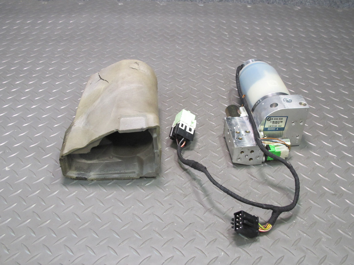 01-06 BMW E46 330ci Conv TOP Roof Hydraulic Pump Motor w Cover 77K 8234530 OEM