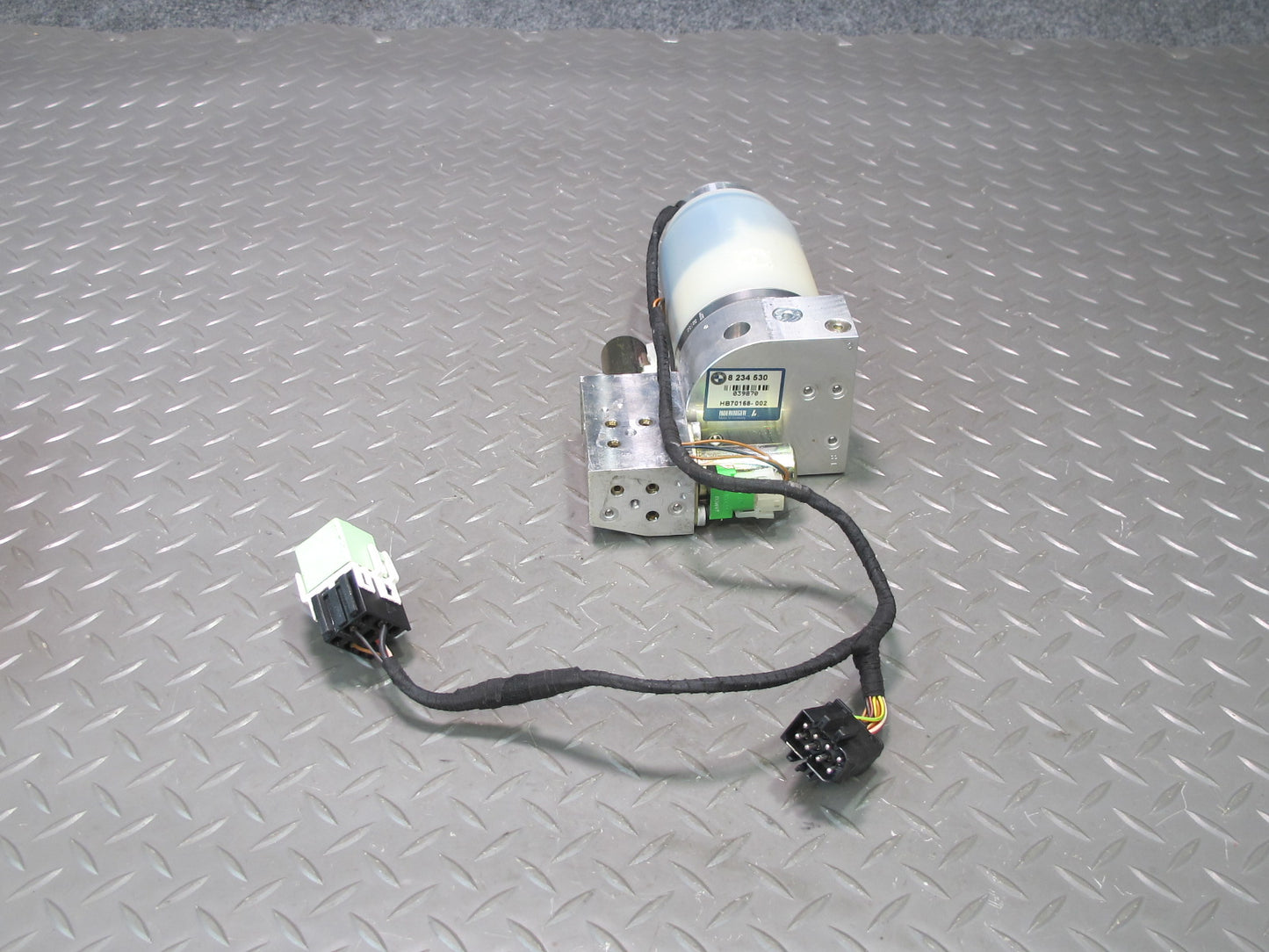 01-06 BMW E46 330ci Conv TOP Roof Hydraulic Pump Motor w Cover 77K 8234530 OEM