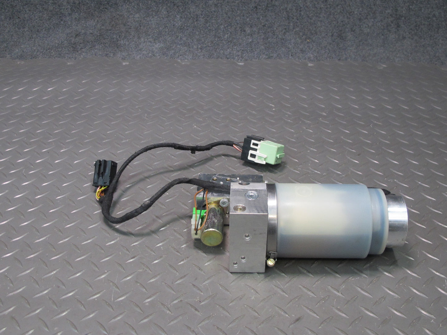 01-06 BMW E46 330ci Conv TOP Roof Hydraulic Pump Motor w Cover 77K 8234530 OEM