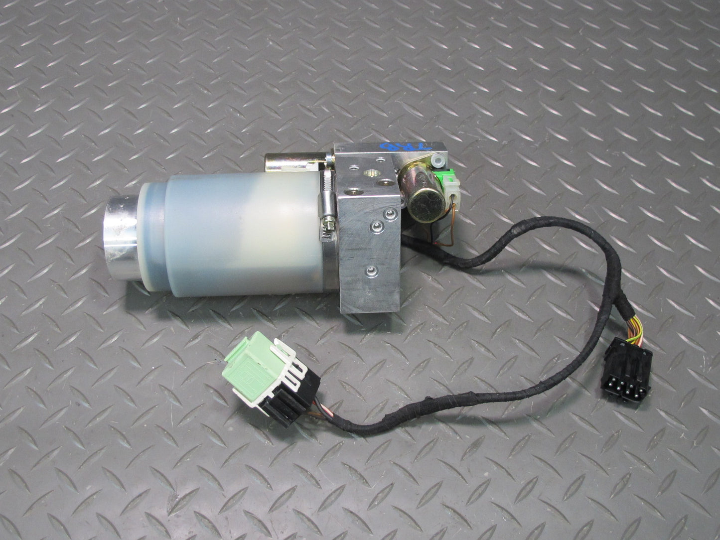 01-06 BMW E46 330ci Conv TOP Roof Hydraulic Pump Motor w Cover 77K 8234530 OEM