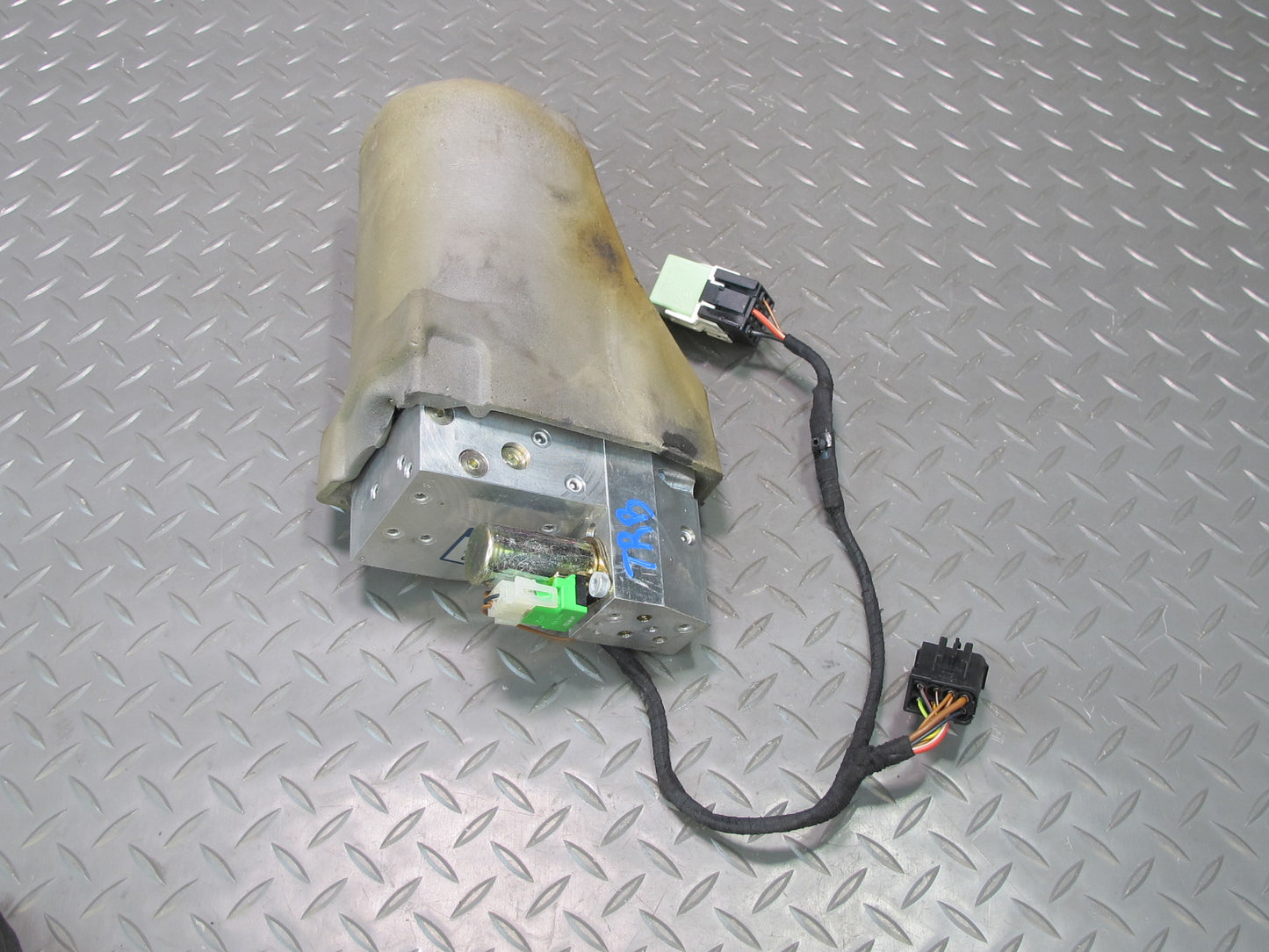 01-06 BMW E46 330ci Conv TOP Roof Hydraulic Pump Motor w Cover 77K 8234530 OEM