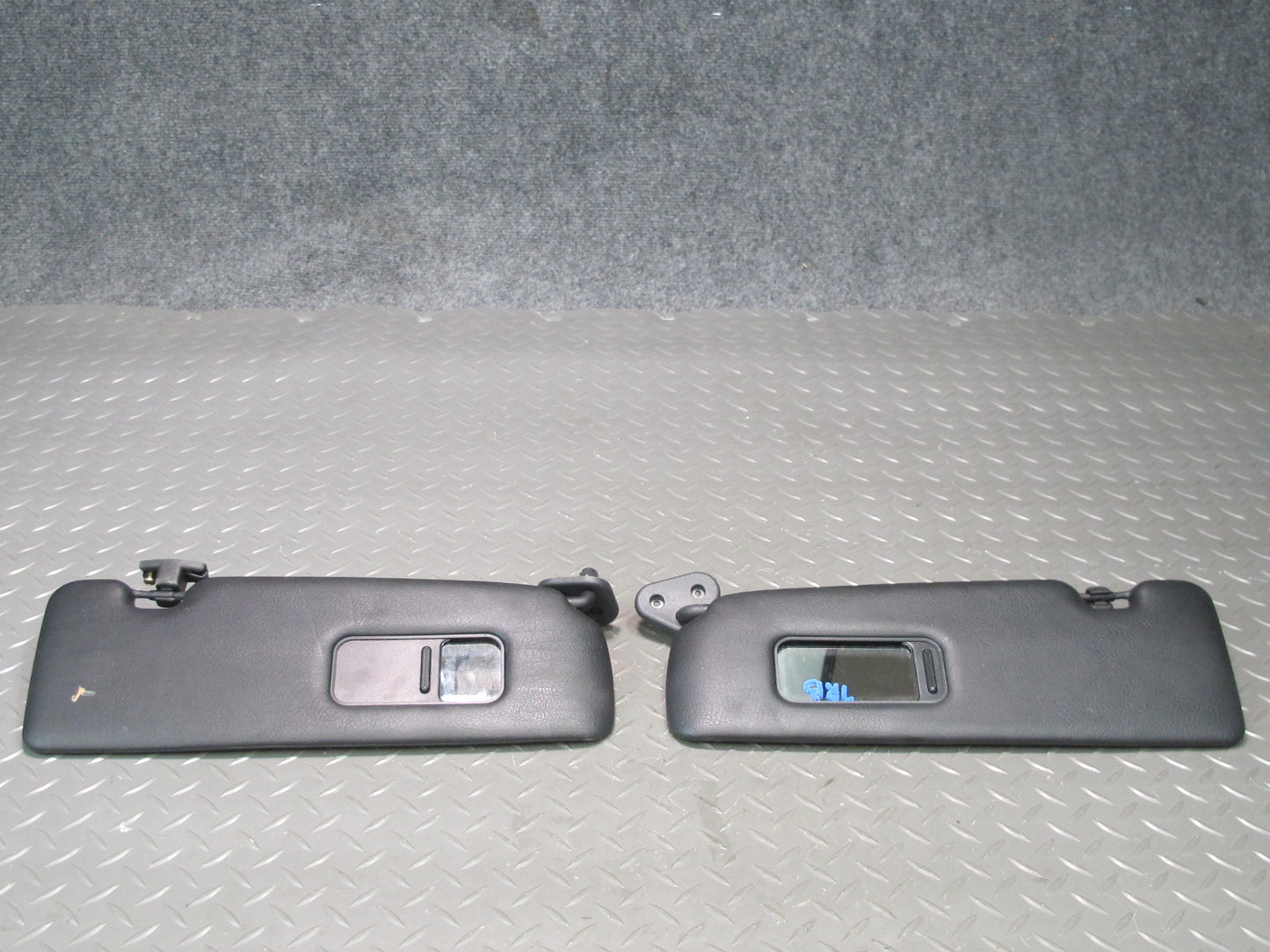 01-06 BMW E46 330ci Convertible Set of 2 Front Left & Right Sun Visor Black OEM