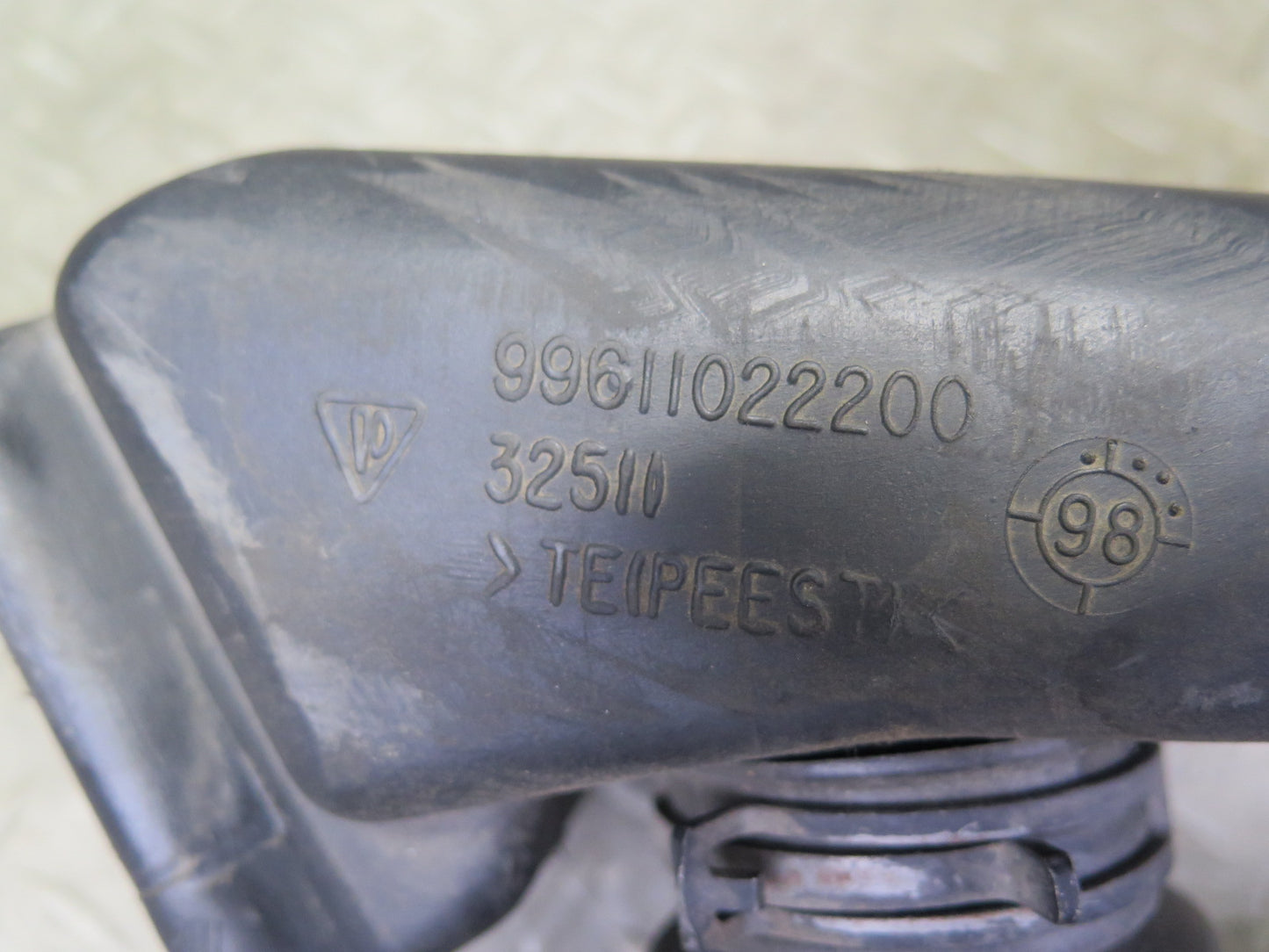 1997-2004 Porsche Boxster 986 Air Intake Cleaner Resonator Hose Pipe Line