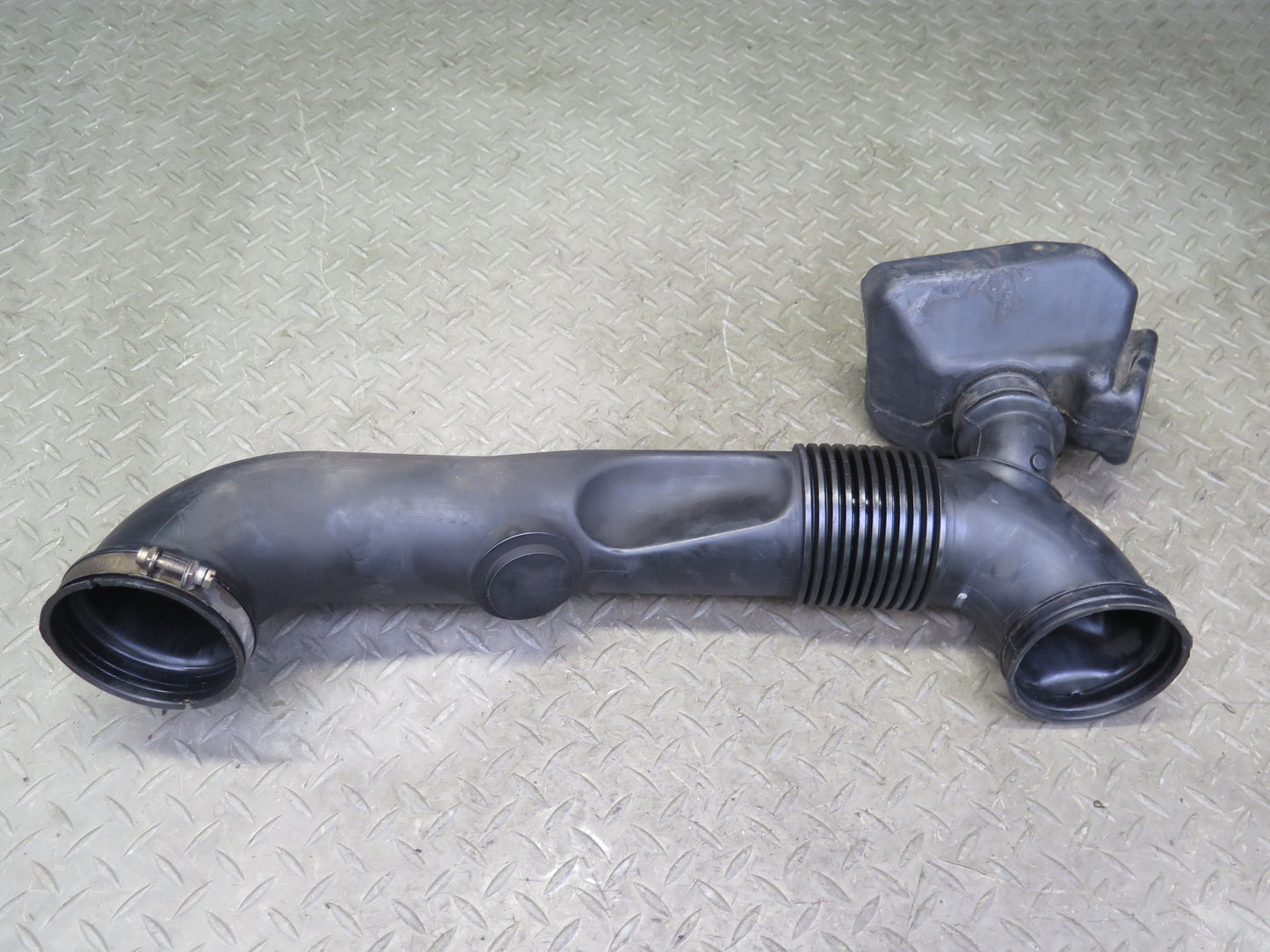 1997-2004 Porsche Boxster 986 Air Intake Cleaner Resonator Hose Pipe Line