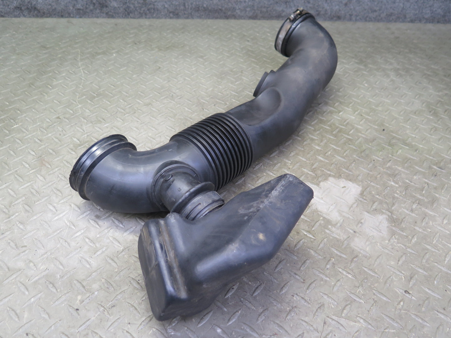1997-2004 Porsche Boxster 986 Air Intake Cleaner Resonator Hose Pipe Line