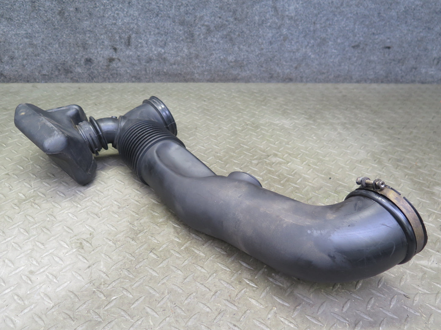 1997-2004 Porsche Boxster 986 Air Intake Cleaner Resonator Hose Pipe Line