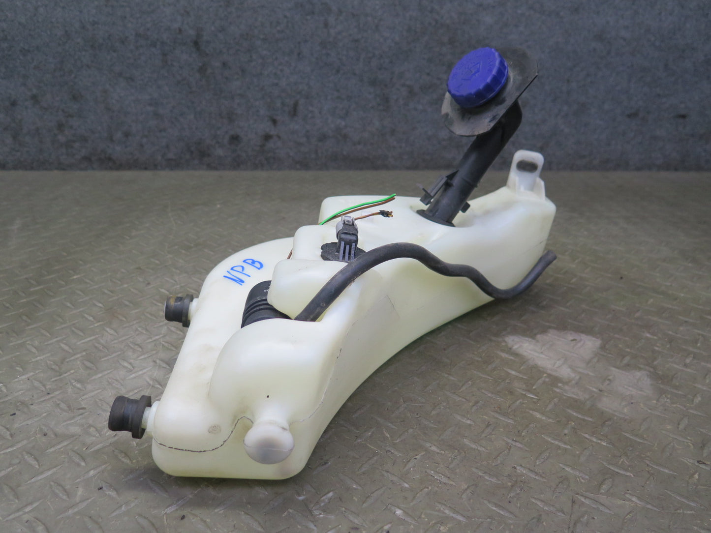 1997-2004 Porsche Boxster 986 Windshield Washer Fluid Reservoir Tank w Pump