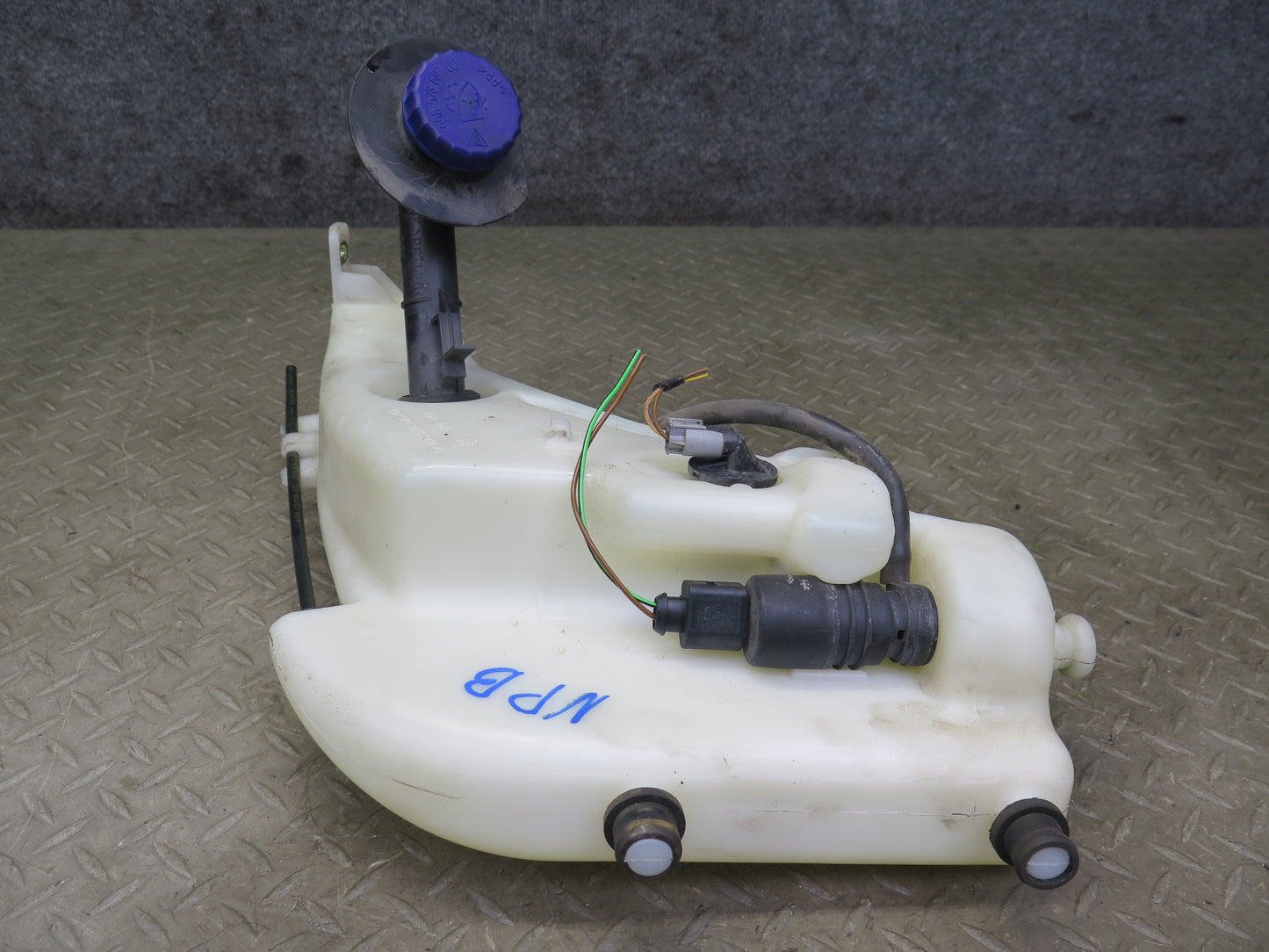 1997-2004 Porsche Boxster 986 Windshield Washer Fluid Reservoir Tank w Pump