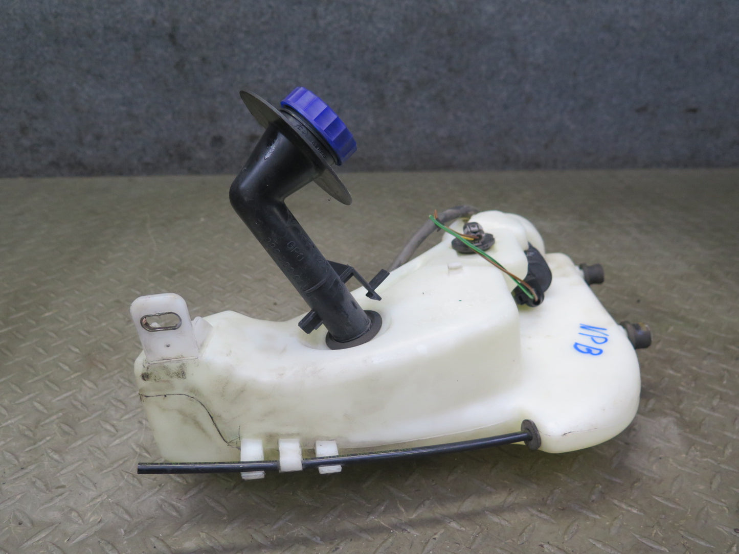 1997-2004 Porsche Boxster 986 Windshield Washer Fluid Reservoir Tank w Pump