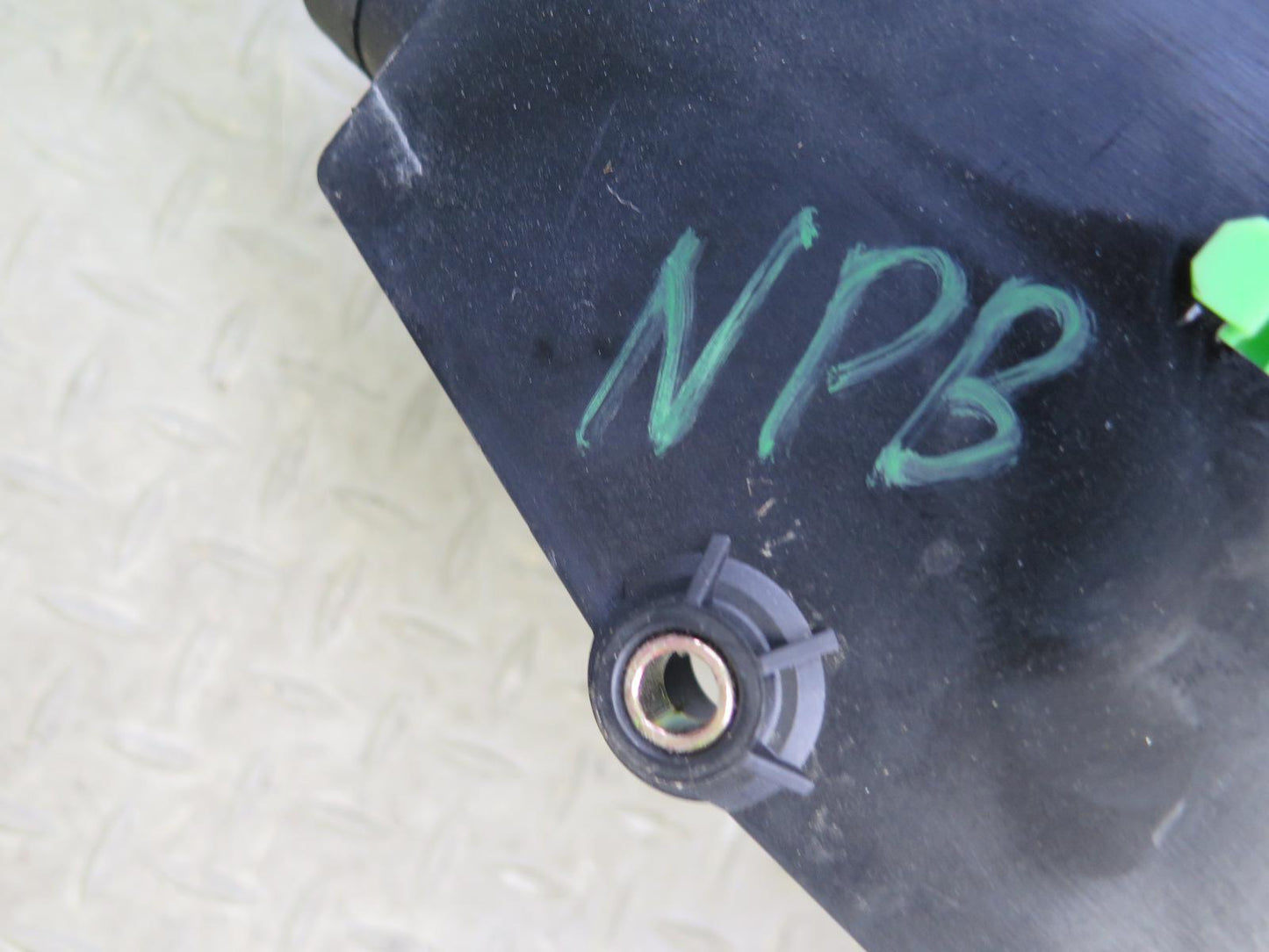 1997-1999 Porsche Boxster 986 2.5L M/T Manual Transmission Shifter w Cables