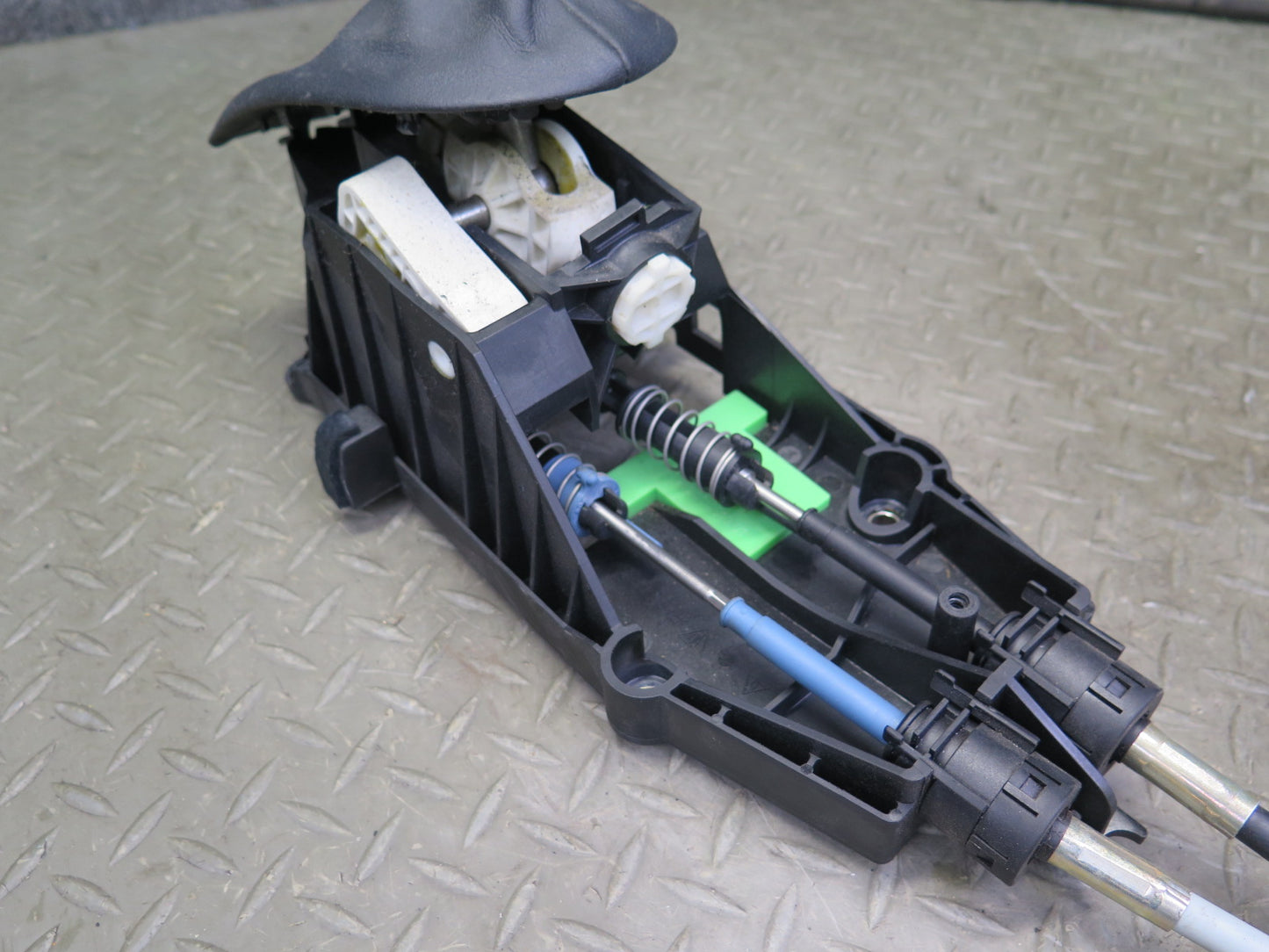 1997-1999 Porsche Boxster 986 2.5L M/T Manual Transmission Shifter w Cables