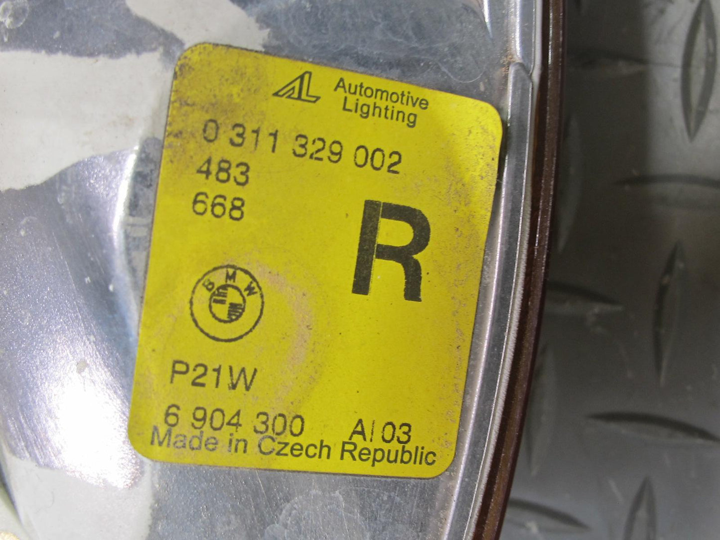 2001 BMW E46 330ci Coupe Convert Front Right Turn Signal Light Lamp 6904300 OEM