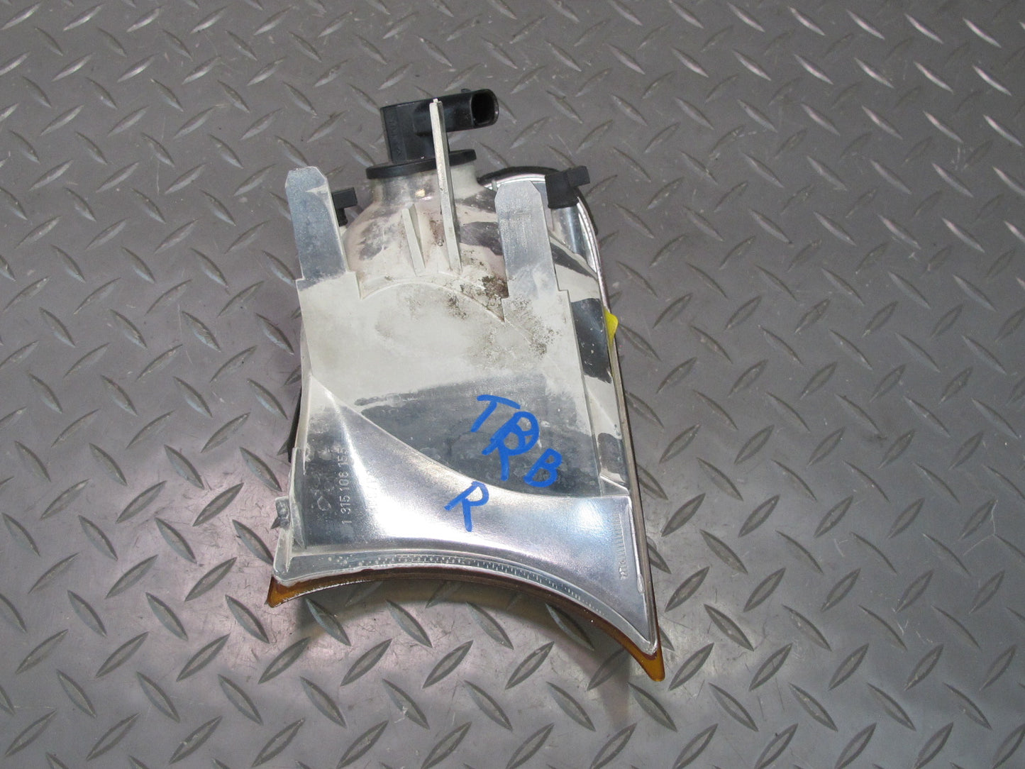 2001 BMW E46 330ci Coupe Convert Front Right Turn Signal Light Lamp 6904300 OEM