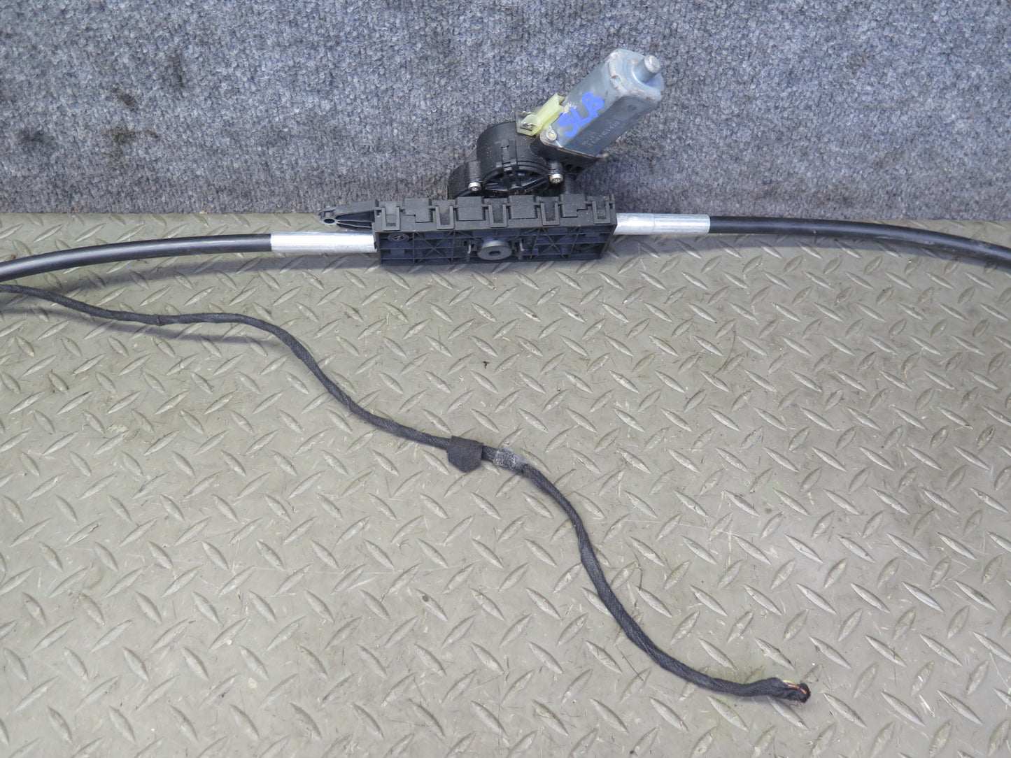 03-06 Mercedes R230 Sl-class Convertible TOP Roof Rear Flap Motor Assembly OEM