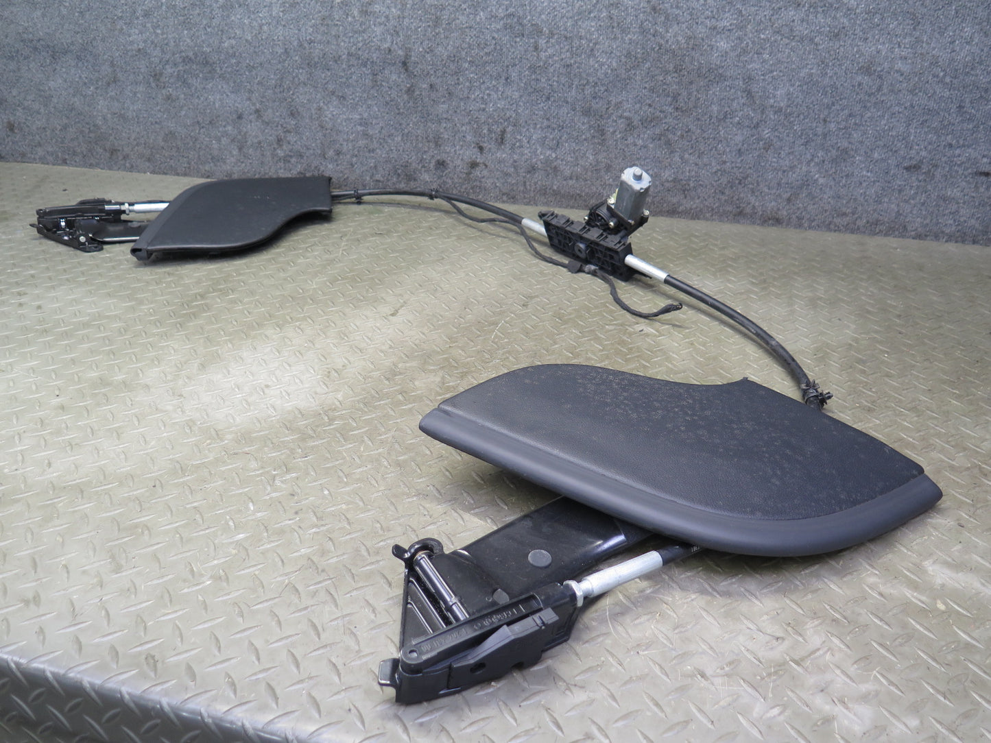 03-06 Mercedes R230 Sl-class Convertible TOP Roof Rear Flap Motor Assembly OEM