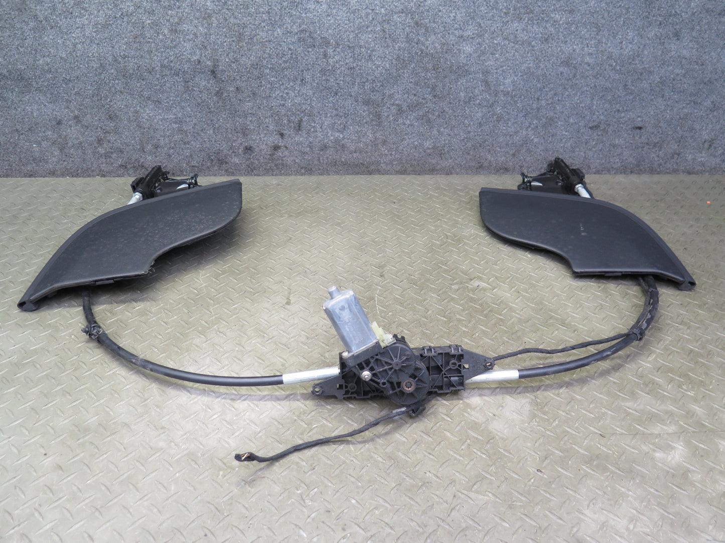 03-06 Mercedes R230 Sl-class Convertible TOP Roof Rear Flap Motor Assembly OEM