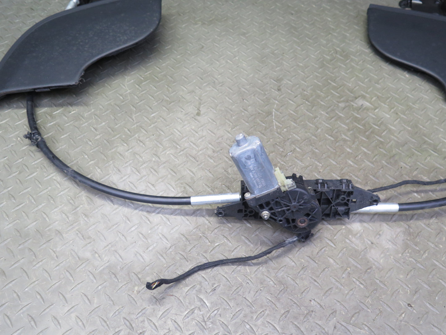 03-06 Mercedes R230 Sl-class Convertible TOP Roof Rear Flap Motor Assembly OEM