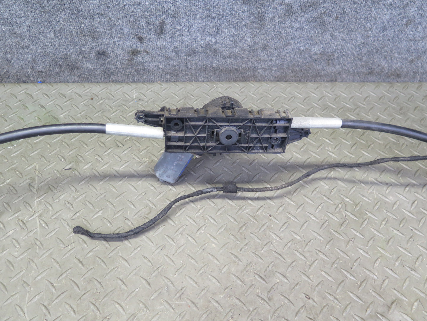 03-06 Mercedes R230 Sl-class Convertible TOP Roof Rear Flap Motor Assembly OEM