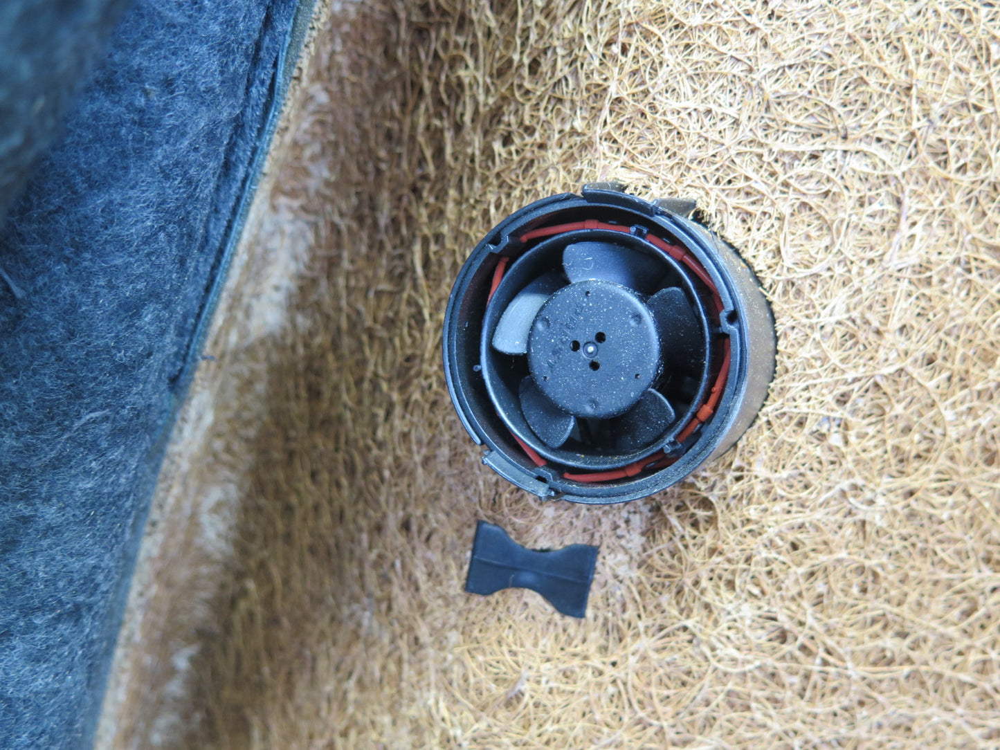 03-08 Mercedes R230 SL500 Front Right Seat Leather Upper Backrest Cushion OEM