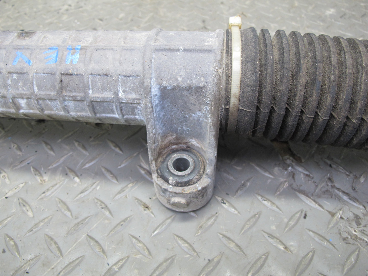 99-00 VW Eurovan T4 Power Steering Rack & Pinion 701422055M OEM